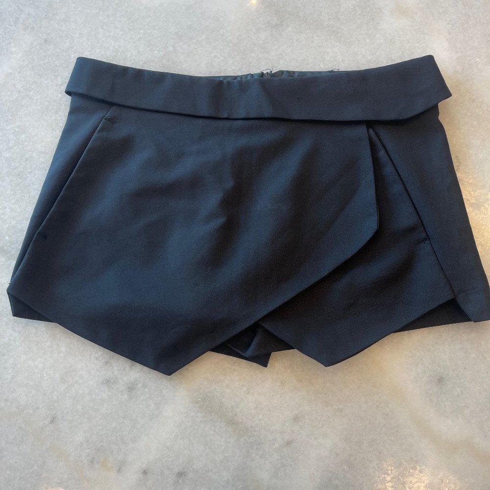 Black Skort
